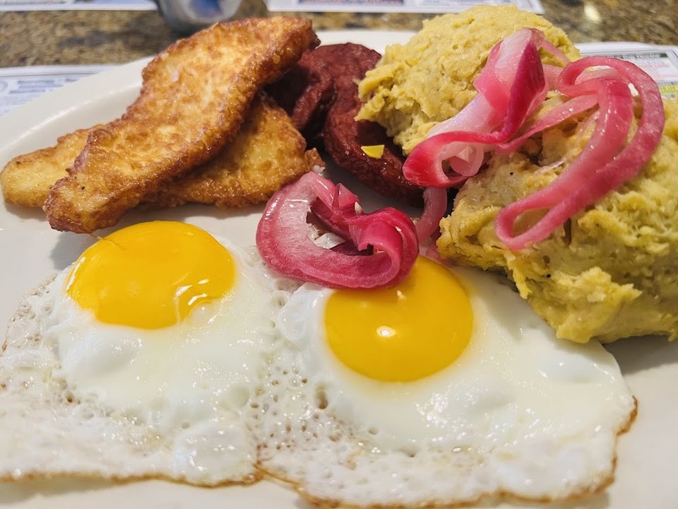 Tres Golpes Breakfast